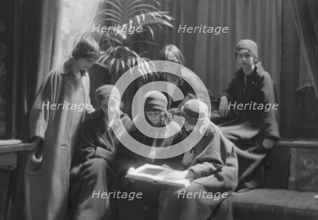 Isadora Duncan dancers, portrait photograph, between 1915 and 1923. Creator: Arnold Genthe.