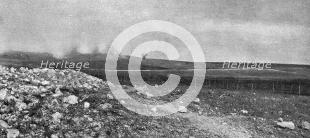'Aspects du champ de bataille de Verdun; Au fond, a gauche, le Mort-Homme (cote 295) et le..., 1916. Creator: Unknown.