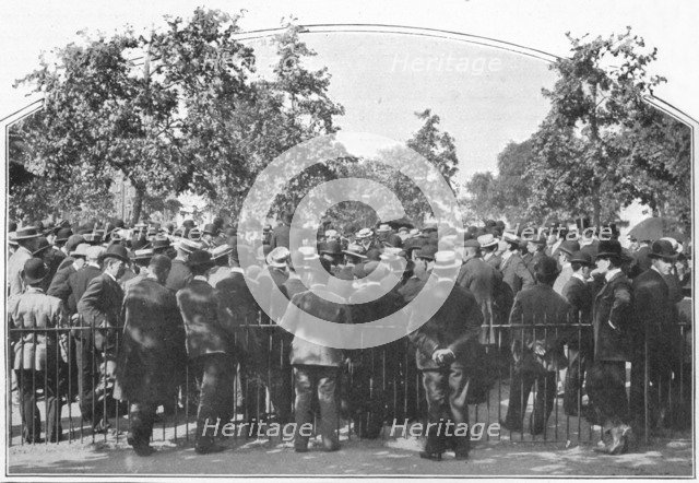 An al fresco lecture, Hyde Park, London, c1900 (1901). Artist: Unknown.