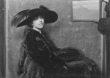 Mrs. Sinclair, portrait photograph, 1918 Feb. 5. Creator: Arnold Genthe.