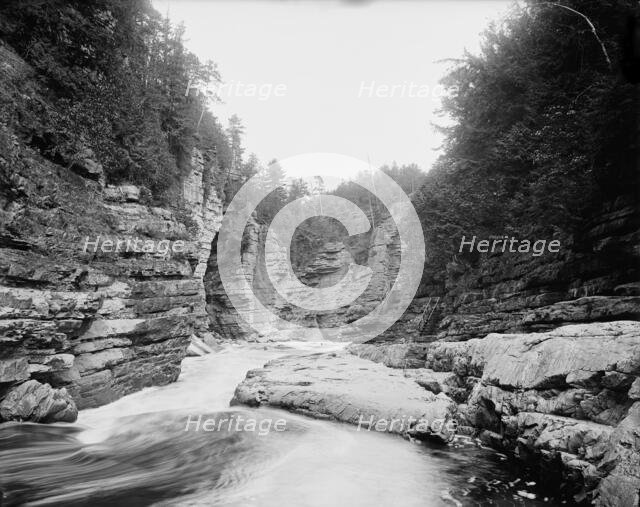 Split Rock, near view, Ausable Chasm, N.Y., between 1900 and 1910. Creator: Unknown.