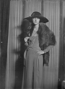 Miss Guggenheim, portrait photograph, 1919 Apr. 16. Creator: Arnold Genthe.