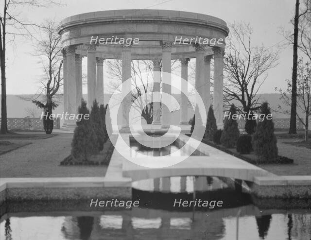 Untermeyer [i.e. Untermyer] garden, 1917 Creator: Arnold Genthe.