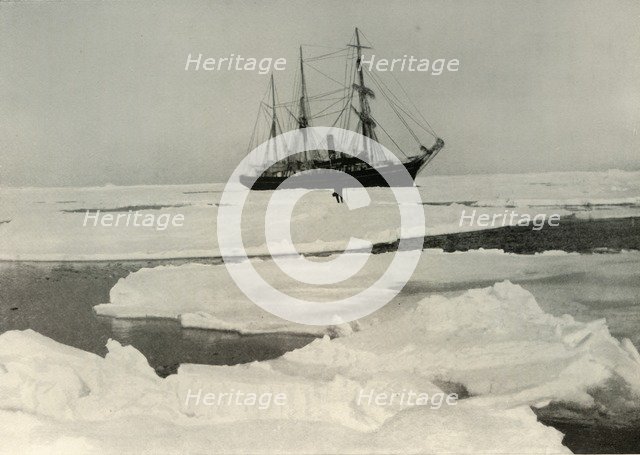 'The Nimrod Pushing Her Way Through More Open Pack', c1908, (1909). Artist: Unknown.