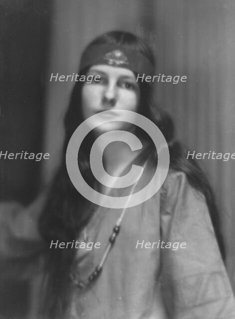 Trafford, Malinda, Miss, portrait photograph, 1915 Apr. 5. Creator: Arnold Genthe.