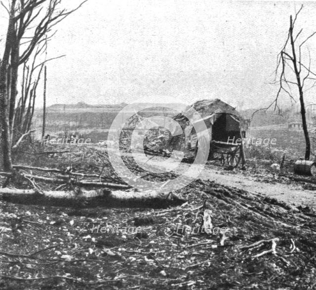 ''Paysages d'ete a Verdun; La route de Souville au fort de Tavannes, a la meme epoque', 1916 (1924) Creator: Unknown.