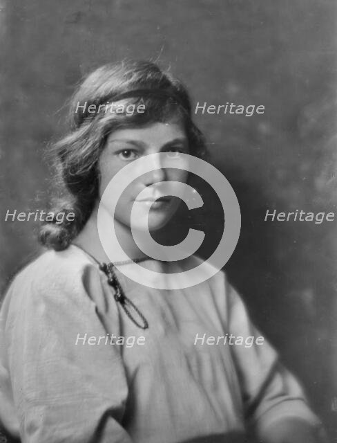 Stoehr, Ema, Miss, portrait photograph, not before 1916. Creator: Arnold Genthe.