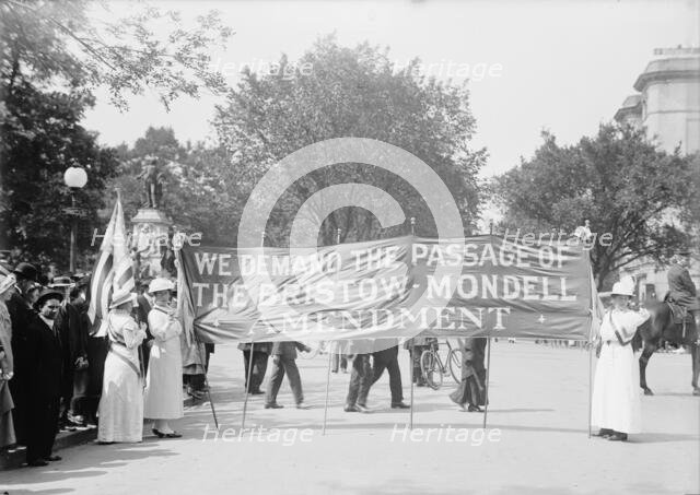 Woman Suffrage - Parade, May 1914, May 1914. Creator: Harris & Ewing.