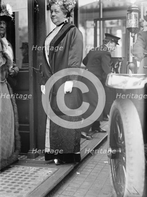 Unknown woman, 1st Breakfast?, 1913.  Creator: Harris & Ewing.