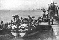 'La fin de L' "Emden"; Un groupe de "Emden" avait debarque sur l'ile Direction', 1914. Creator: Unknown.