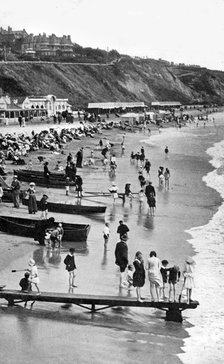 The beach at Bournemouth, Dorset, early 20th century.Artist: JE Beale Ltd