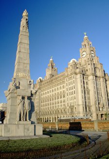 Titanic Engineers Memorial and the Liver Building, Liverpool, Merseyside. Artist: Stephen Bryan