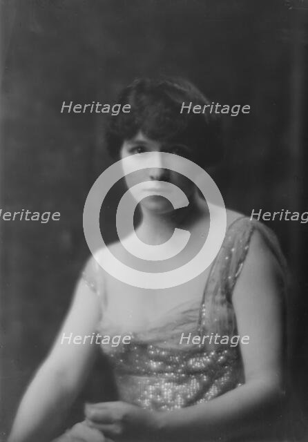 Hamlin, A.J., Mrs., portrait photograph, 1917 Nov. 8. Creator: Arnold Genthe.