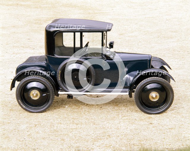 A 1922 Rover 8 car. Artist: Unknown