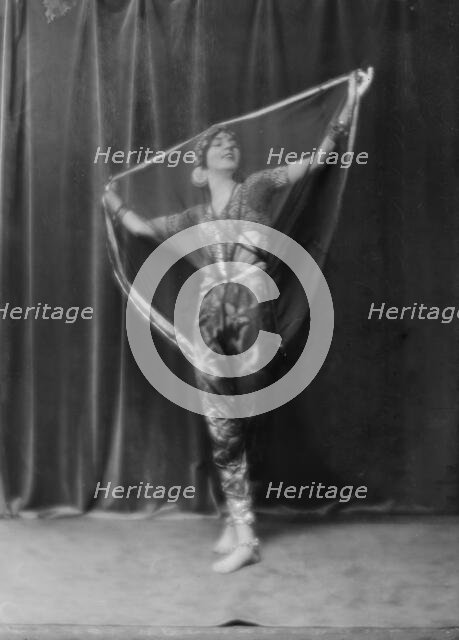 Fontaine, Miss, 1916 July 31. Creator: Arnold Genthe.