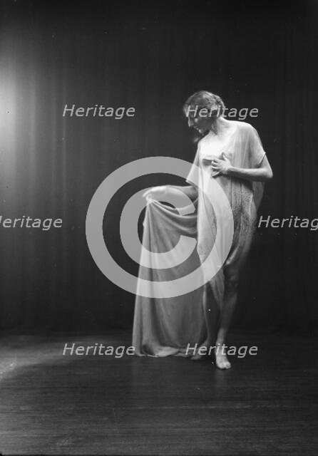 Florence Noyes dancers, between 1915 and 1918. Creator: Arnold Genthe.
