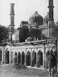 The old mosque at Lucknow, India, (c1920). Artist: Unknown