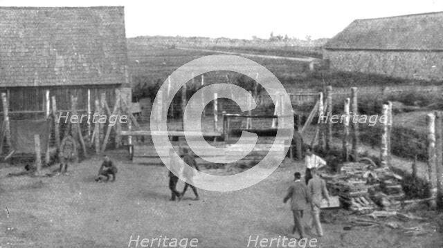 'Les camps de represailles; Deux aspects de la cour de 30 metres de cote que les officiers..., 1916. Creator: Unknown.