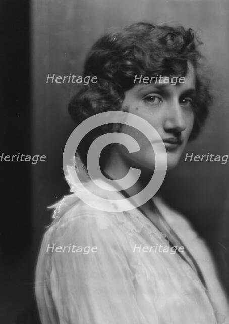 Bouvier, Edith Ewing, Miss (Mrs. J.V. Bonner), portrait photograph, ca. 1913. Creator: Arnold Genthe.