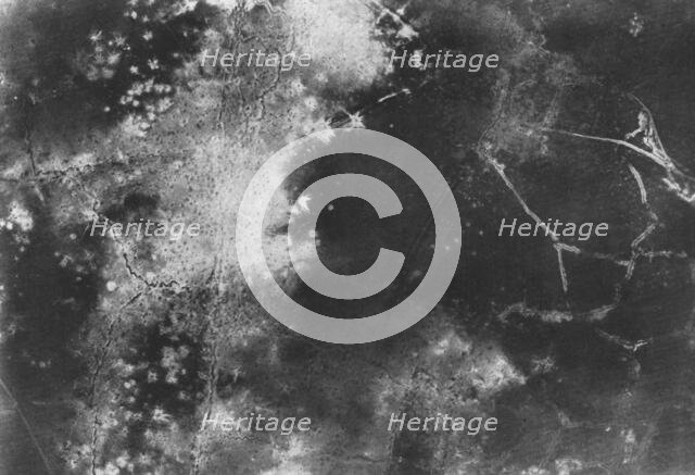 'La preparation de l'offensive de la Somme; destruction des tranchees ennemies, 3.Photo..., 1916. Creator: Unknown.