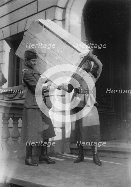 Capt. Baylis & Mary Watkins, 1917 or 1918. Creator: Bain News Service.