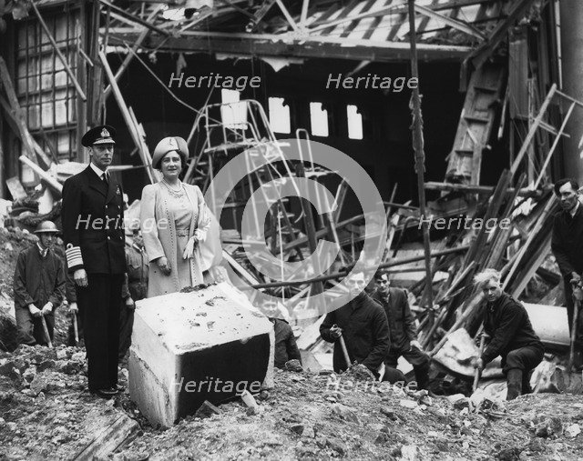 The King and Queen survey bomb damage, Buckingham Palace, London, WWII, 1940. Artist: Unknown