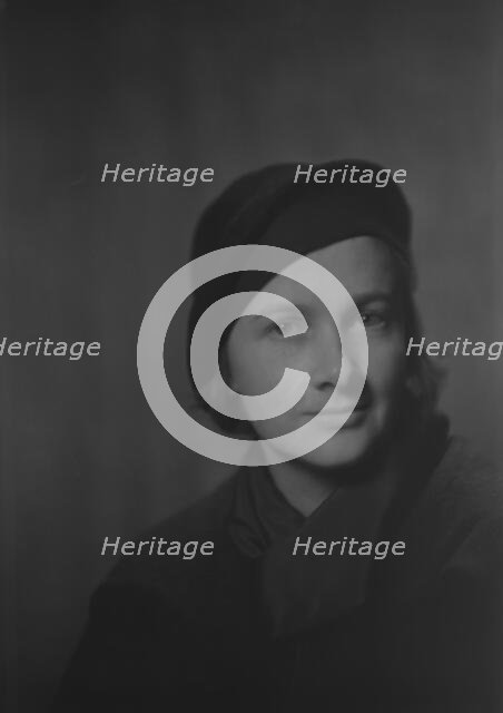 Elizabeth Gordon, portrait photograph, 1932 Nov. Creator: Arnold Genthe.