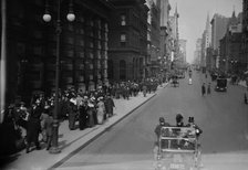 5th Ave. above 42d [i.e., 42nd] St. Sunday, 3/23/13, 1913. Creator: Bain News Service.