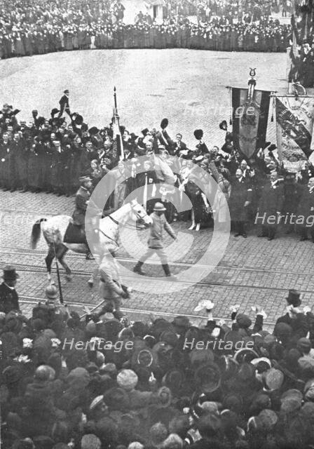 'Notre entrée a Strasbourg; En tete de ses troupes, le general Gouraud', 1918. Creator: Unknown.
