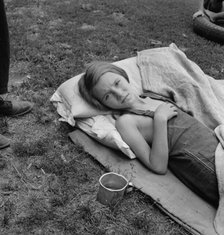 Sick migrant child, Washington, Yakima Valley, Toppenish, 1939. Creator: Dorothea Lange.