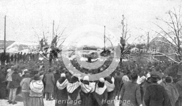 'La Nouvelle Europe; La propagande en Hongrie; la parole communiste prechee en plein air...,1919. Creator: Unknown.