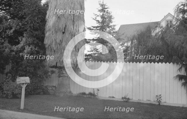 Garbo, Greta, Miss, house, 1937 Nov. Creator: Arnold Genthe.