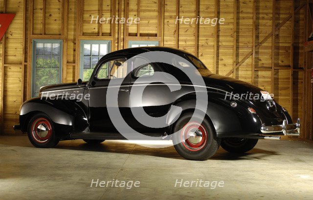 Ford Deluxe customised 1940. Artist: Simon Clay.