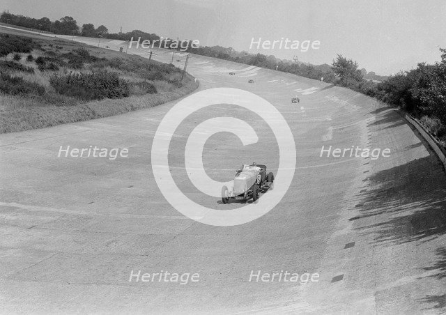 GL Baker's Minerva on Byfleet Banking, BARC meeting, Brooklands, Surrey, 1933. Artist: Bill Brunell.
