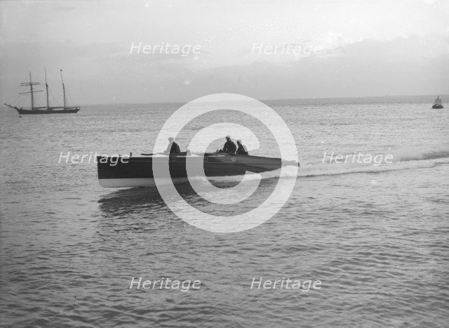 Hydroplane under way, 1913. Creator: Kirk & Sons of Cowes.