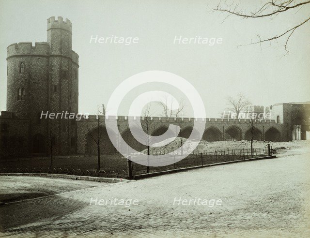 Tower of London, 1890. Artist: Henry Bedford Lemere.