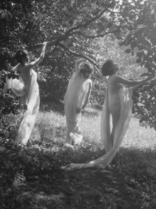 Helen Moeller dancers, between 1915 and 1922. Creator: Arnold Genthe.