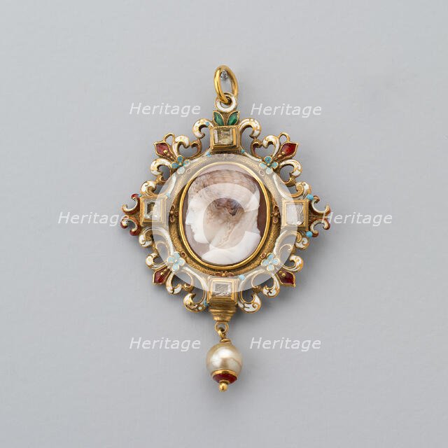Two-Sided Pendant with Cameo showing Juno and Minerva, Europe, 19th century. Creator: Unknown.