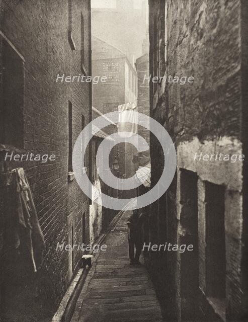 Close No. 28 Saltmarket (#25), Printed 1900. Creator: Thomas Annan.