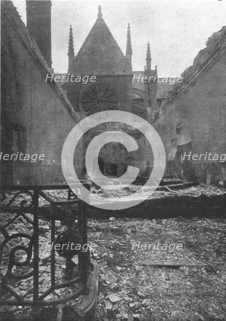 'Les destructions de monuments a Reims; Premier etage de l'Hotel-Dieu de Reims', 1916. Creator: Unknown.