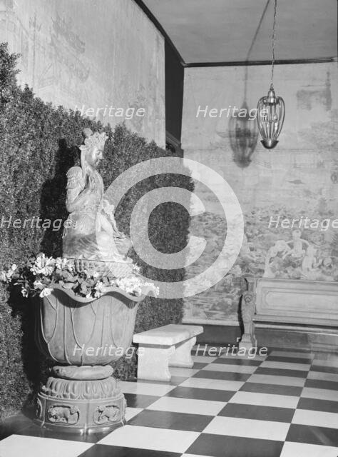 Cumming, Rose, residence interiors, 1931 Sept. Creator: Arnold Genthe.