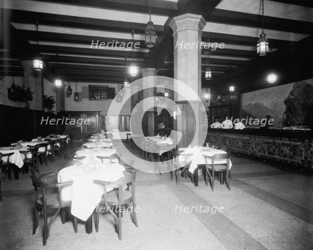 Edelweiss Cafe, bar room, Detroit, Mich., between 1905 and 1915. Creator: Unknown.