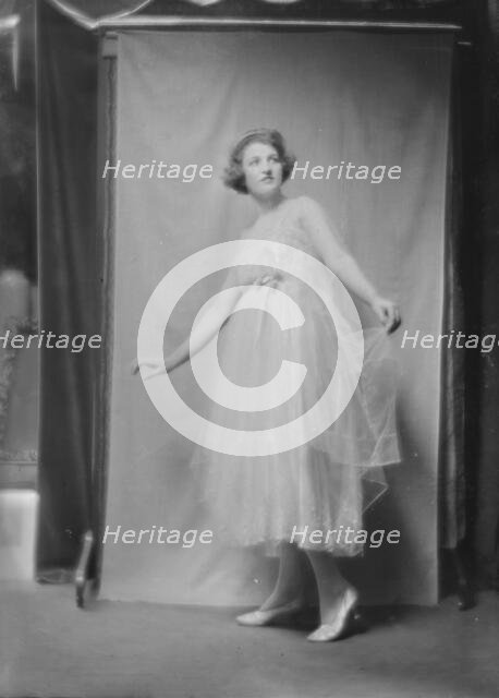 Miss Agnes Gordon, portrait photograph, 1918 Feb. 18. Creator: Arnold Genthe.