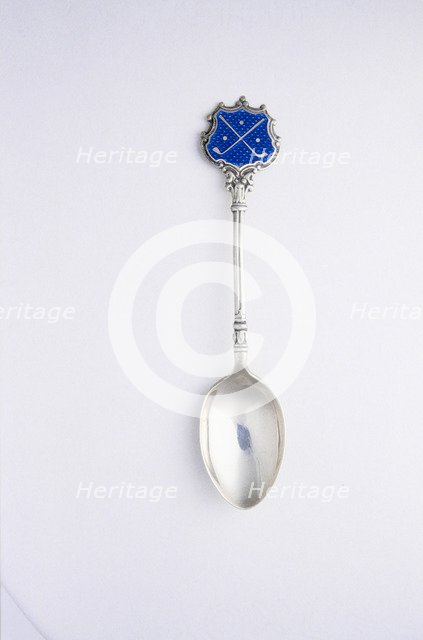 Silver golfing spoon with enamelled shield, c1910. Artist: Unknown