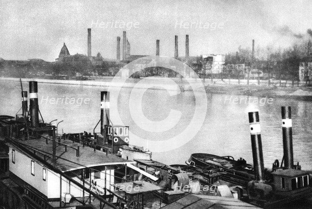 The Seine and the quays at Bercy, Paris, 1931.Artist: Ernest Flammarion