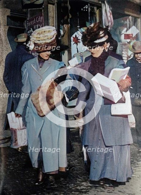 Christmas shoppers, between c1910 and c1915. Creator: Bain News Service.