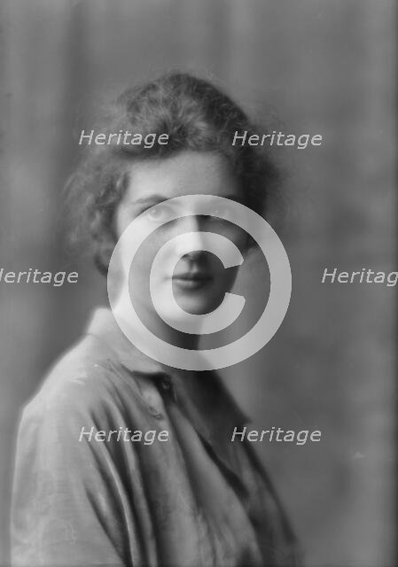 Ray, Adele, Miss, portrait photograph, between 1914 and 1916. Creator: Arnold Genthe.