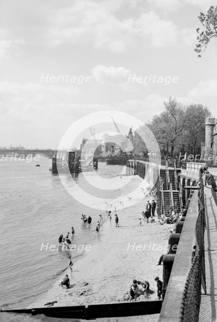 Tower Beach, Stepney, London, c1945-c1955. Artist: SW Rawlings