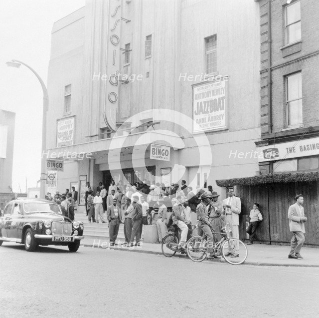 London street scene, 1961. Artist: Henry Grant