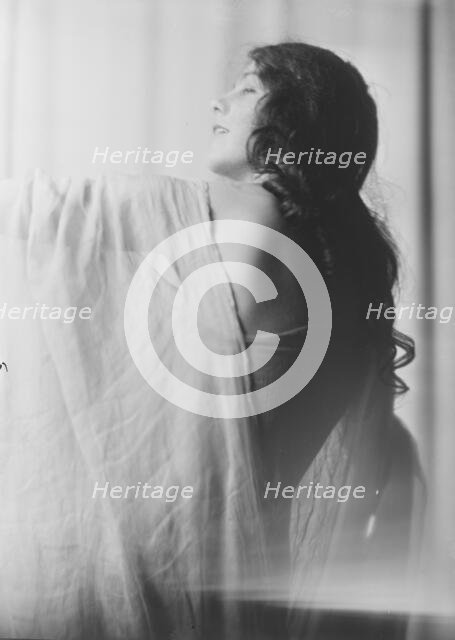 Miss Madrienne La Barre, portrait photograph, 1917 Dec. 1. Creator: Arnold Genthe.